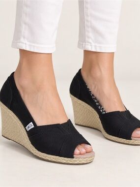 TOMS Black Canvas Peep Toe Espadrille Wedges Women’s 6.5